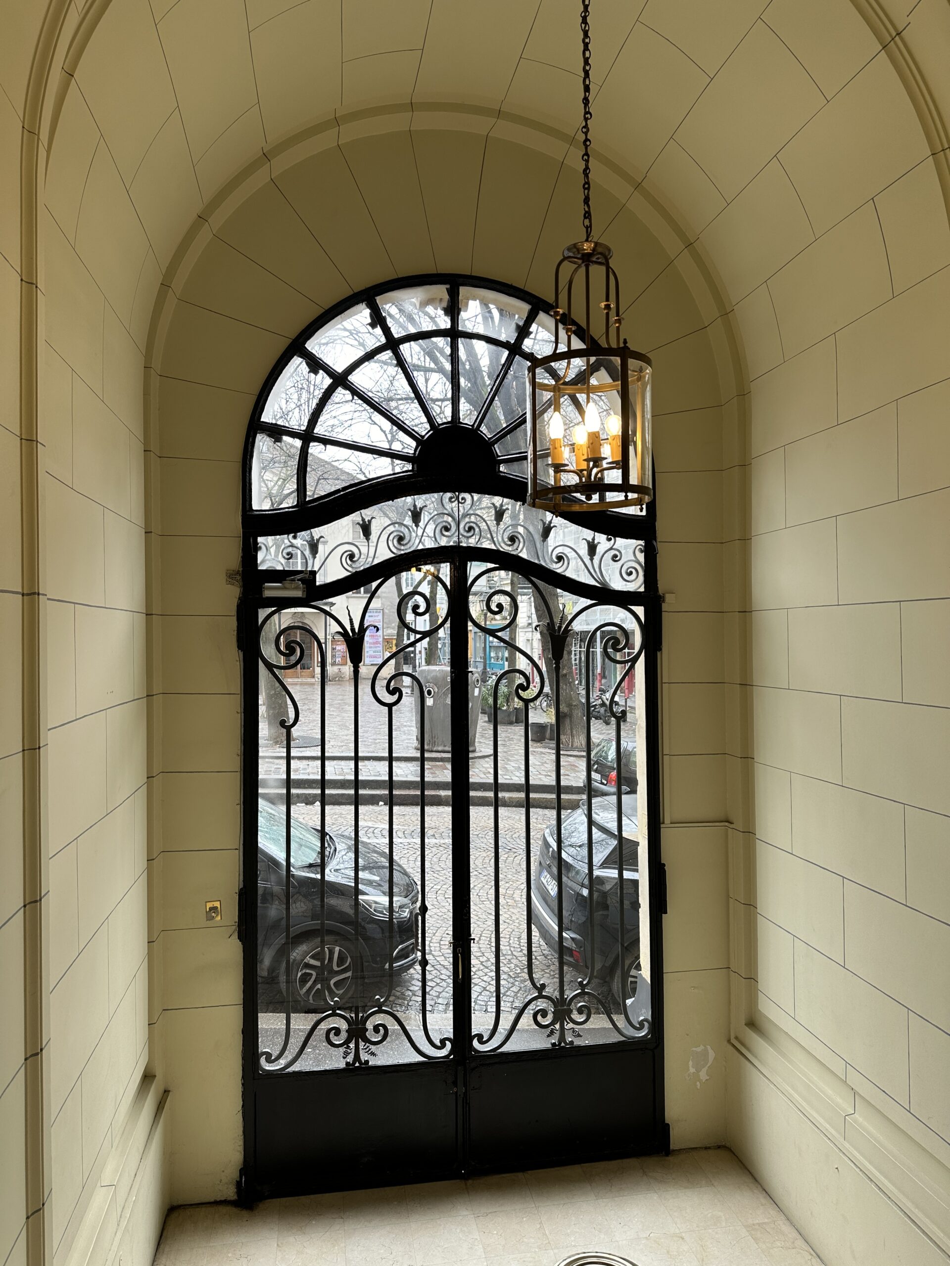 APPARTEMENT FAMILIAL- 4 CHAMBRES - Place CHARLES DULLIN- MONTMARTRE
